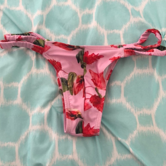 Bikini set - Picture 3 of 4